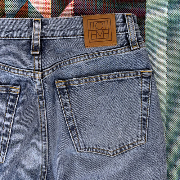 TOTEME Classic Cut Denim Worn Blue Size 26 Ankle Frayed Straight Leg Jeans - Picture 8 of 10